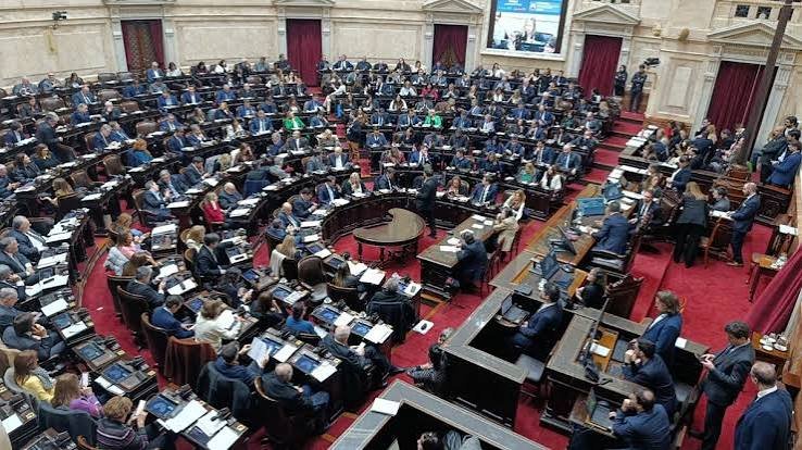 La oposición presentó un proyecto para modernizar el Congreso
